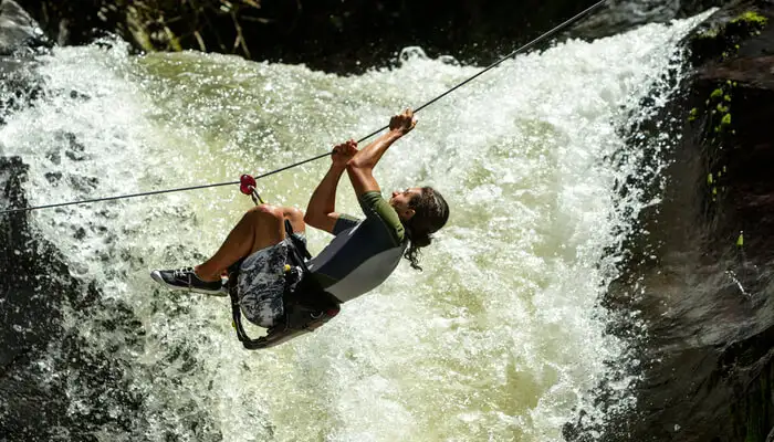 Canyoning, कैन्यनिंग का अर्थ है घाटियों में विभिन्न तकनीकों का इस्तेमाल करते हुए घूमना जिसमें अन्य आउटडोर गतिविधियां शामिल हो सकती हैं
