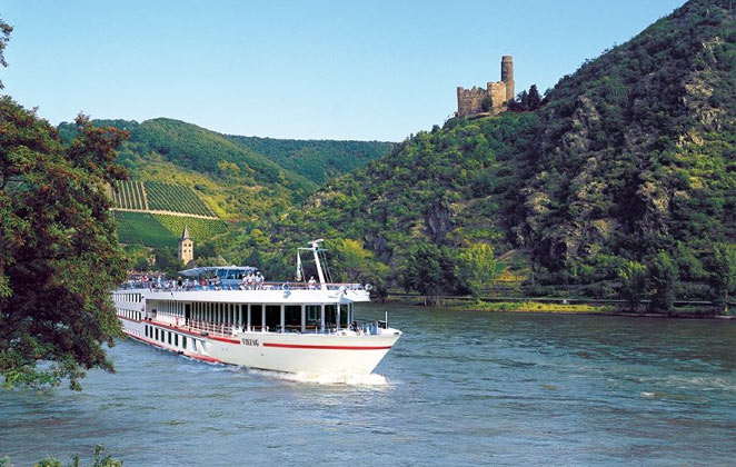 River Crusing, Beatutiful Activity to Spend Quality Time on the Surface of Water