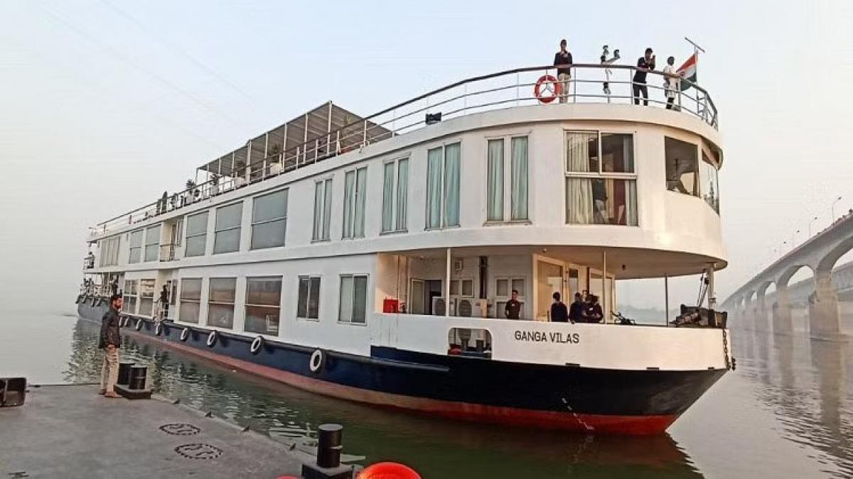 River Crusing, Beatutiful Activity to Spend Quality Time on the Surface of Water