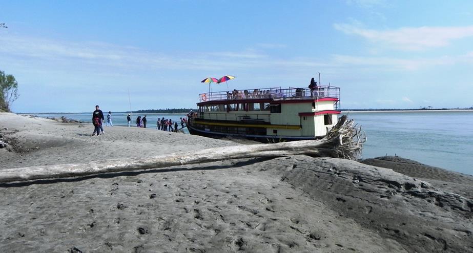 River Crusing, Beatutiful Activity to Spend Quality Time on the Surface of Water